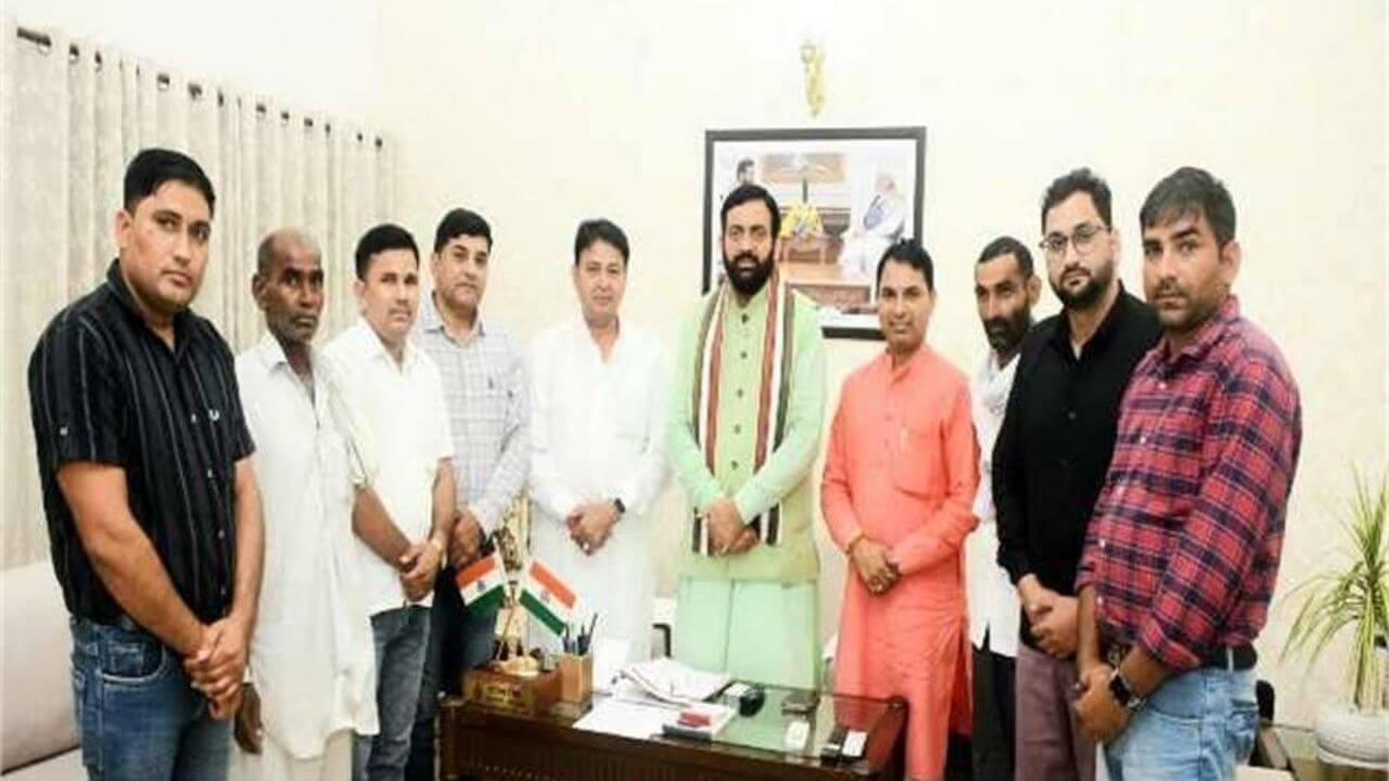 ‘न्याय में कोई कमी नहीं होगी’, मनीषा के परिजनों से बोले CM सैनी, मुलाकात में दिया भरोसा