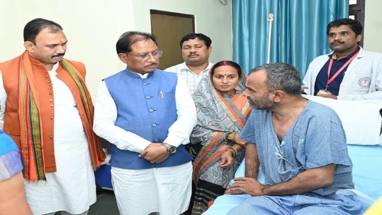 इच्छामृत्यु मांगने वाले बीजेपी नेता विशंभर यादव से मिले सीएम साय, इलाज के लिए 5-5 लाख देने की घोषणा