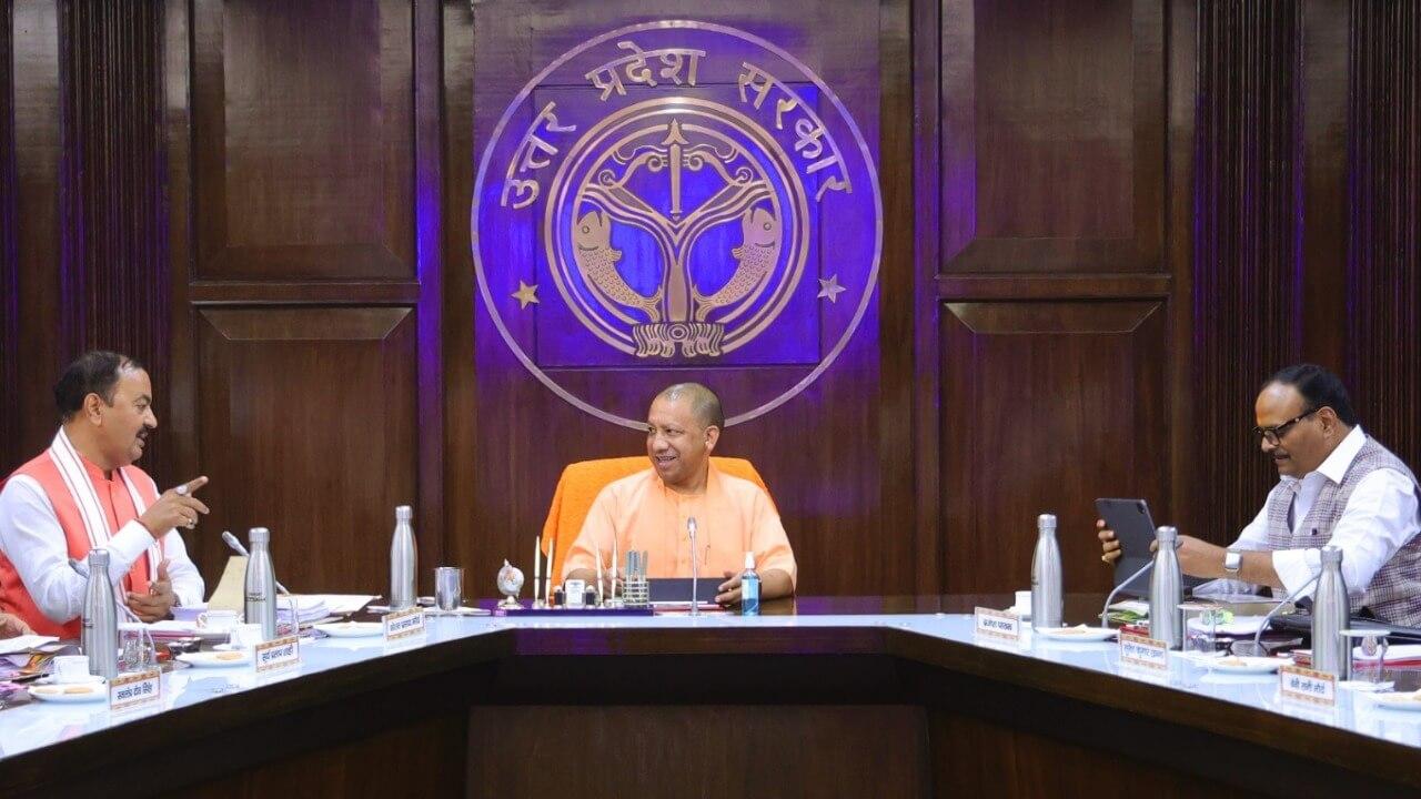 यूपी में नई रजिस्ट्री व्यवस्था लागू.. गांवों को बस सेवा से जोड़ने का लक्ष्य, योगी कैबिनेट बैठक में 30 प्रस्तावों को मिली मंजूरी