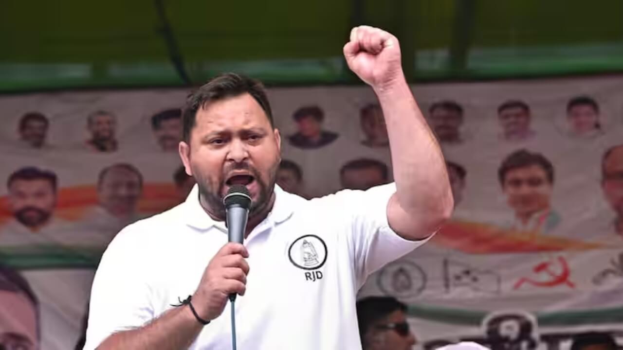 अचानक कांग्रेस से दूरी लेने लगे तेजस्वी यादव! 243 सीटों पर चुनाव लड़ने का ऐलान, जानें सियासी मायने