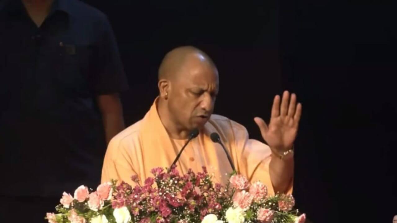 Teachers Day 2025: योगी आदित्यनाथ ने श्रेष्ठ शिक्षकों को किया सम्मानित, बोले- वास्तविक शिक्षक के  सम्मान से शिक्षा व्यवस्था आगे बढ़ेगी