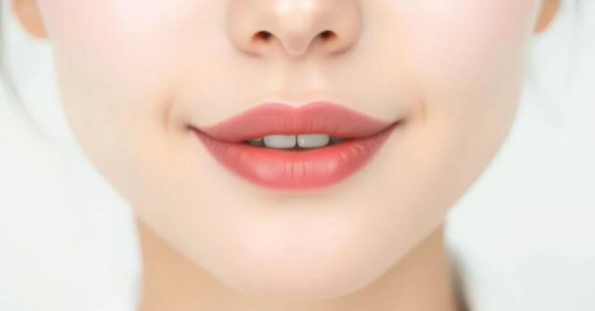 हाइपर पिगमेंटेशन से काले हो गए हैं होंठ? इन टिप्स से पाएं शाइनी पिंक लिप्स