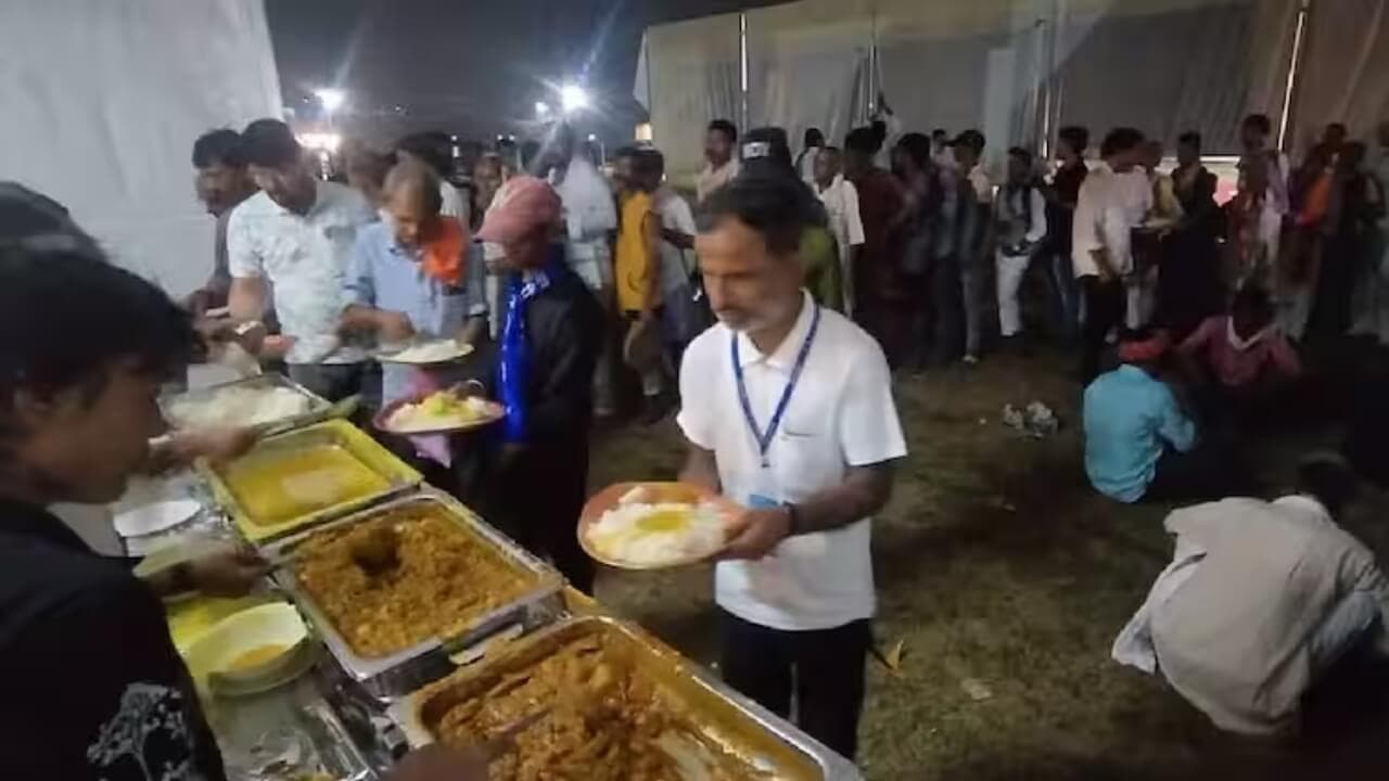पटना में कांग्रेस कार्यकर्ताओं को डिनर में मिला पुलाव-मुर्गा, सुबह में छोला-पूरी, देखकर उड़ जाएंगे आपके होश।