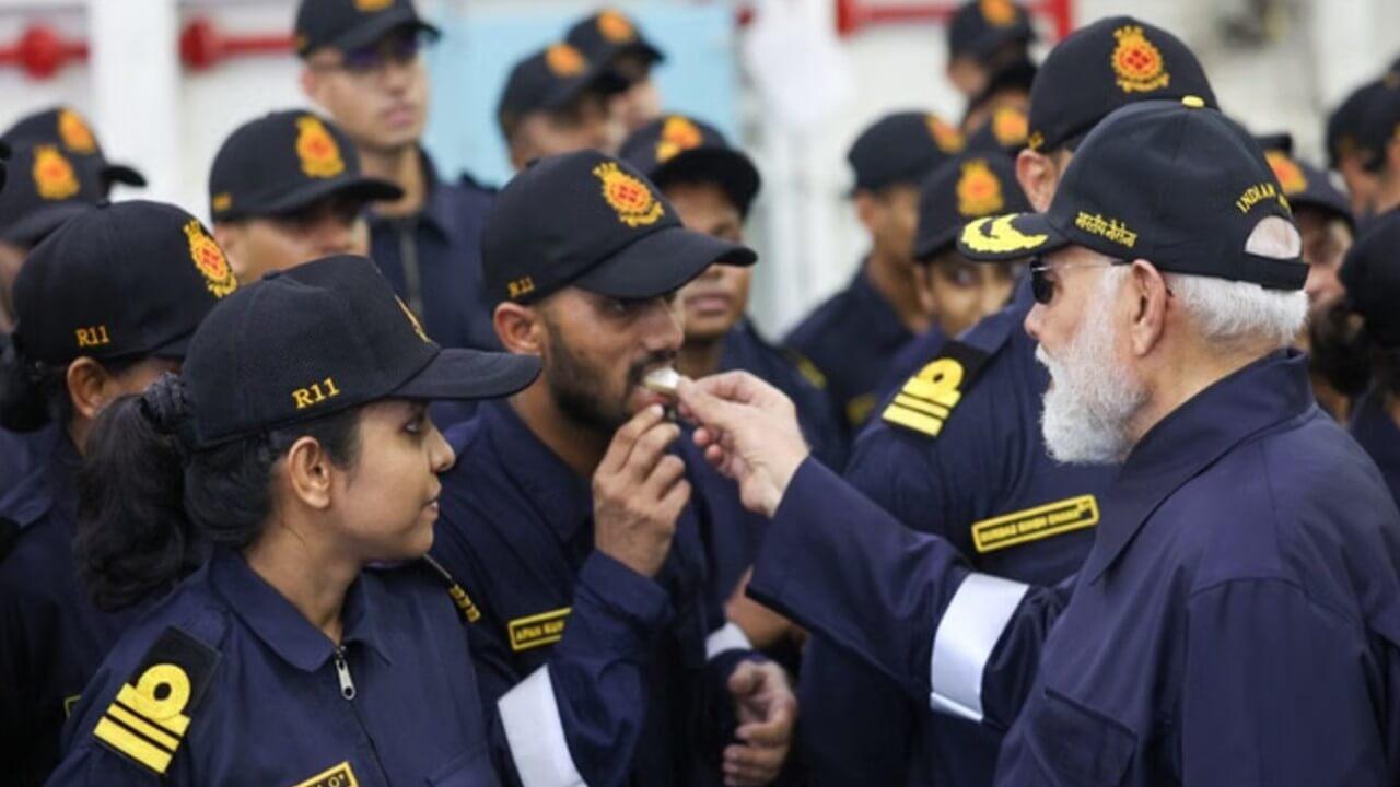 “मैं खुशकिस्मत हूं..” पीएम मोदी ने नौसेना के साथ मनाई दिवाली, INS विक्रांत पर संबोधित कर जवानों का बढ़ाया हौसला