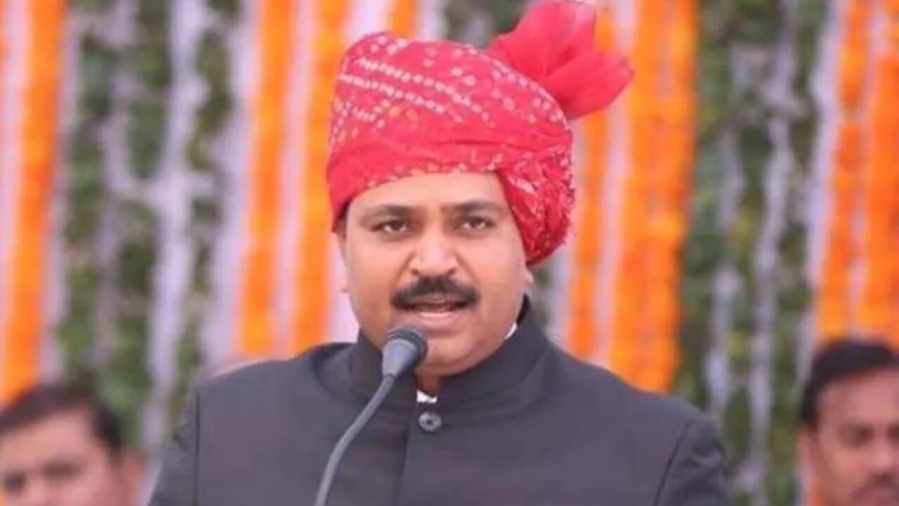 टीकाराम जूली का भाजपा सरकार पर हमला, स्कूली बच्चों की यूनिफार्म राशि घटाने का लगाया आरोप
