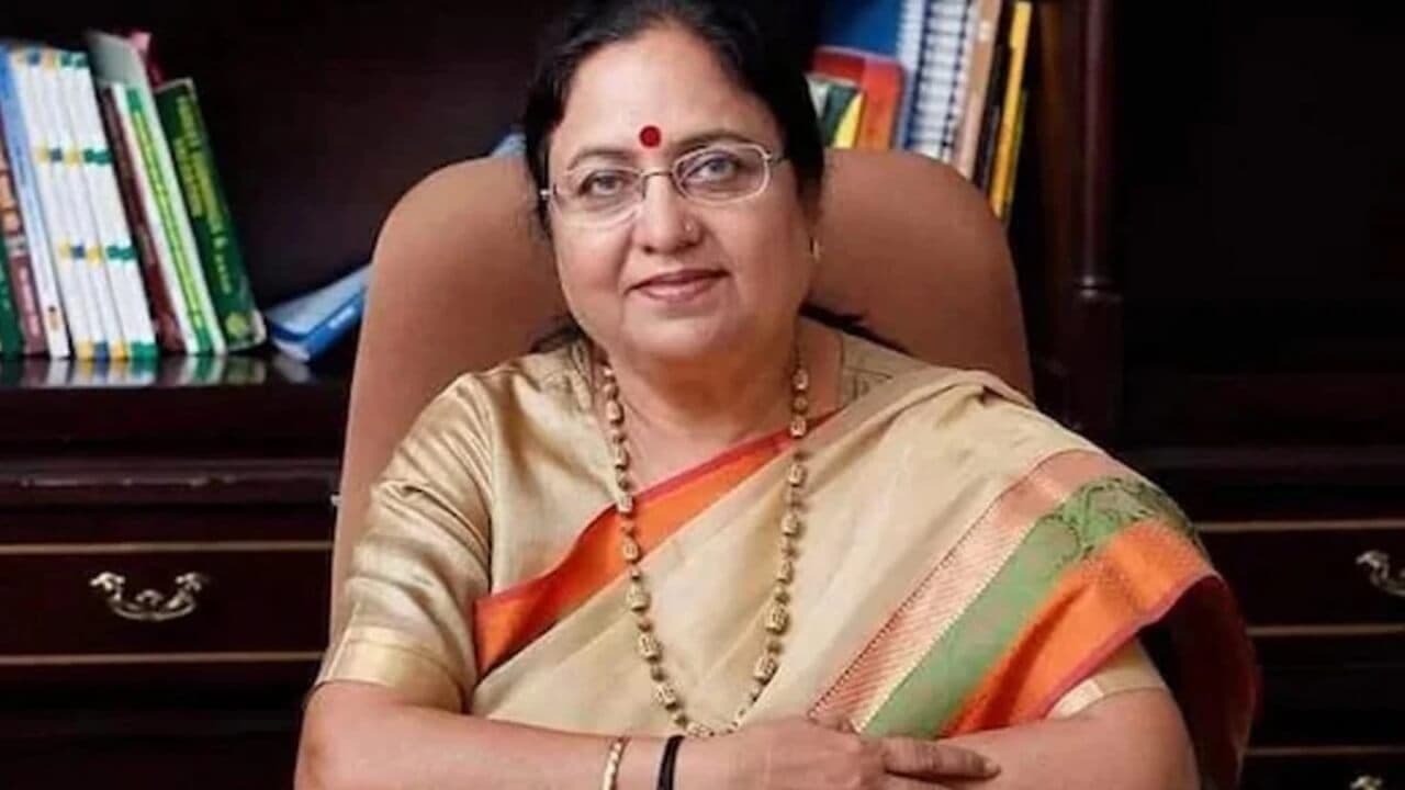 टायर फटा, DCM टकराई… यूपी कैबिनेट मंत्री बेबी रानी मौर्य की गाड़ी का एक्सीडेंट, बाल-बाल बचीं जान