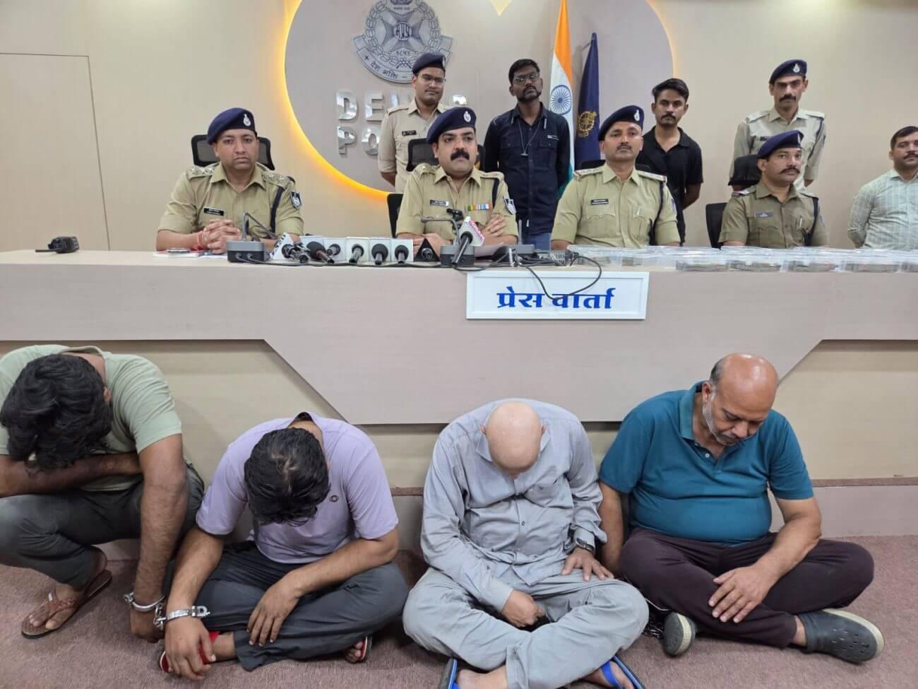 जस्ट डायल के माध्यम से करोड़ों की ठगी करने वाले अंतरराज्यीय गिरोह का भंडाफोड़, देवास पुलिस ने पकड़े शातिर ठग