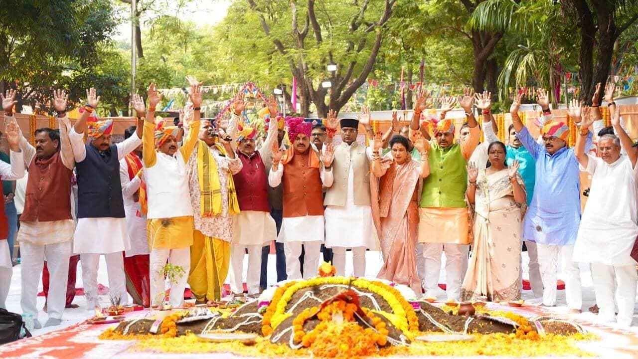 सीएम डॉ मोहन यादव ने की गोवर्धन पूजा,गौसेवा एवं गौ आधारित उत्पाद बनाने वाली संस्थाओं को किया सम्मानित