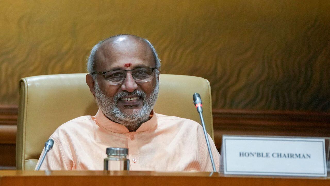 उपराष्ट्रपति ने नक्सलियों से आत्मसमर्पण की अपील की, कहा- छत्तीसगढ़ अब शांति और विकास की राह पर