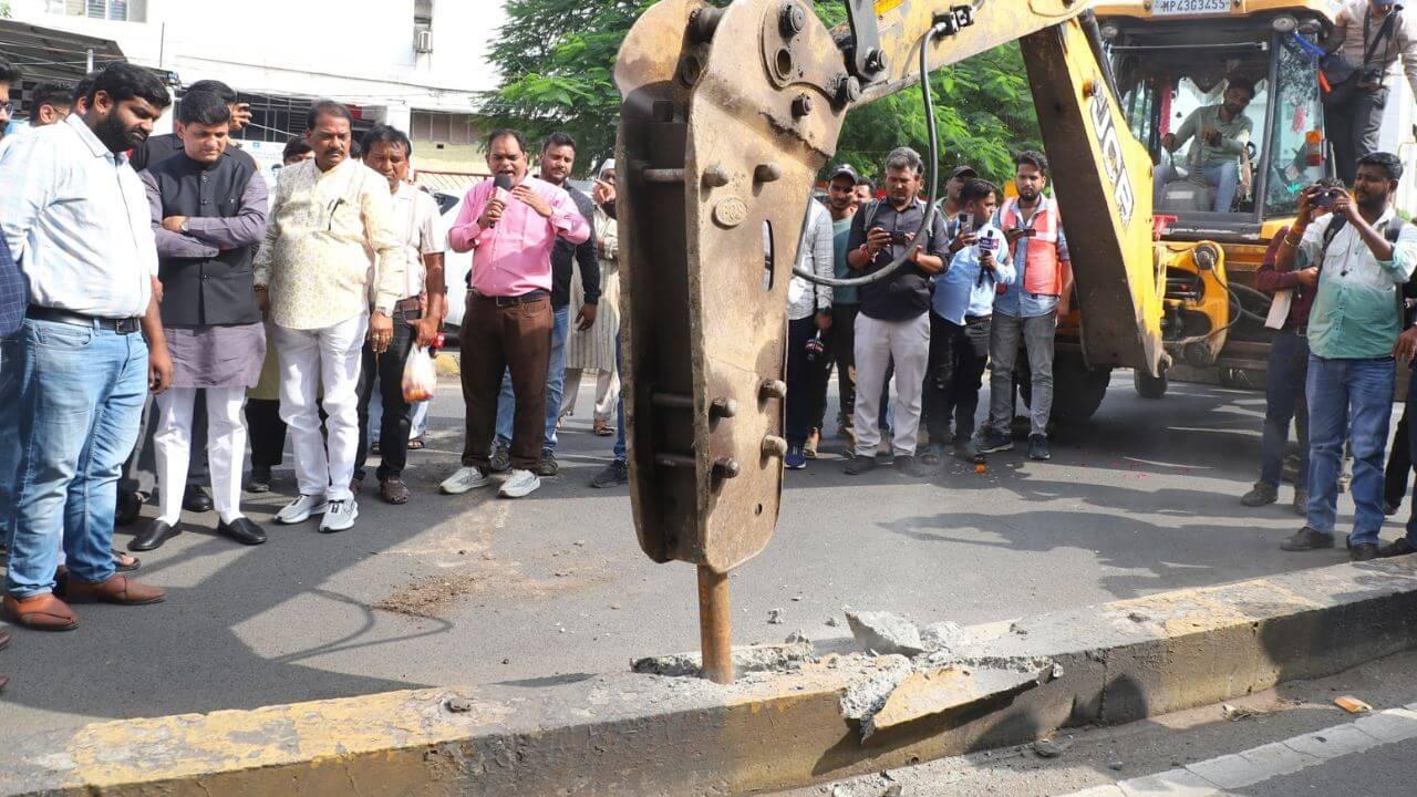 करोड़ों की लागत से बने BRTS को तोड़ने की प्रक्रिया शुरू, कांग्रेस बोली- जनता का पैसा बर्बाद करने वालों से हो वसूली