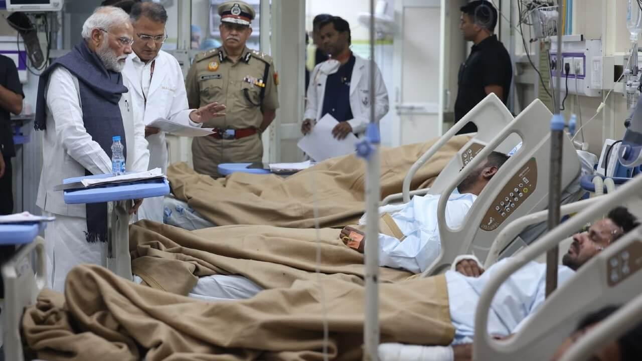 भूटान से लौटते ही LNJP अस्पताल पहुंचे PM मोदी, दिल्ली ब्लास्ट के घायलों से की मुलाकात, पीड़ितों ने बयां किया दर्द