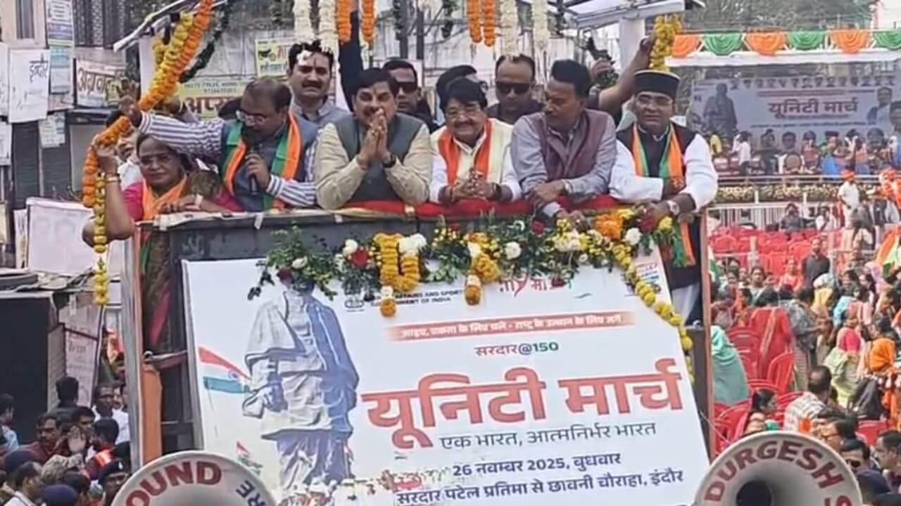 इंदौर में यूनिटी मार्च का भव्य शुभारंभ, CM मोहन यादव रथ पर हुए सवार, 350 धावक गुजरात तक लगाएंगे दौड़