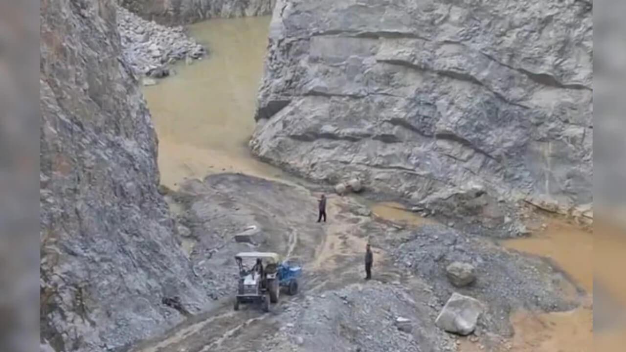 सोनभद्र खदान हादसा: 7 मजदूरों की मौत के बाद DGMS की जांच शुरू, प्रतिबंधित क्षेत्र में अवैध खनन का खुलासा