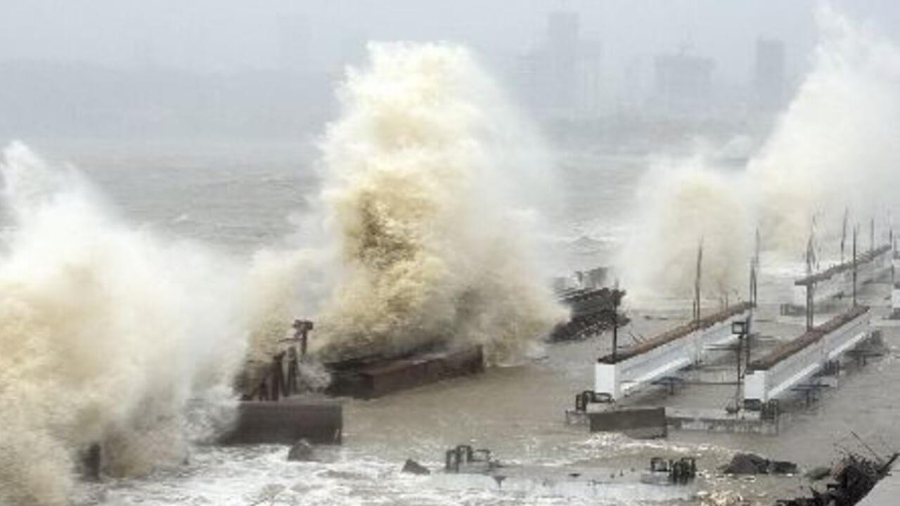 श्रीलंका में चक्रवात ‘दित्वा’ ने मचाई तबाही! हजारों लोग प्रभावित और 50 से ज्यादा की मौत, मदद के लिए आगे आई भारत सरकार