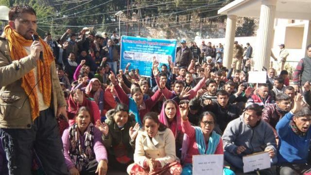 उपनल कर्मियों की हड़ताल पर उत्तराखंड सरकार सख्त, ‘नो वर्क, नो पे’ का आदेश जारी, कार्रवाई की चेतावनी, कर्मचारी भी अड़े