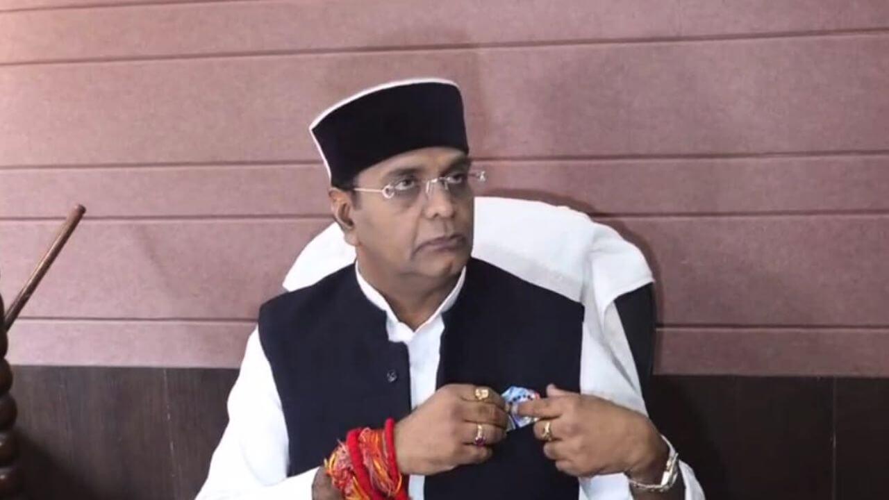 दिग्विजय सिंह के राज्यसभा सीट छोड़ने के बयान पर विश्वास सारंग ने कसा तंज, बोले- “कहीं पर निगाहें कहीं पर निशाना”