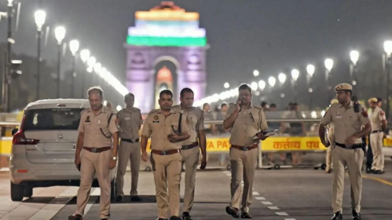 दिल्ली पुलिस ने निजी अस्पतालों को भेजा नोटिस, मांगी इन डॉक्टरों की जानकारी, 1 सप्ताह का दिया समय