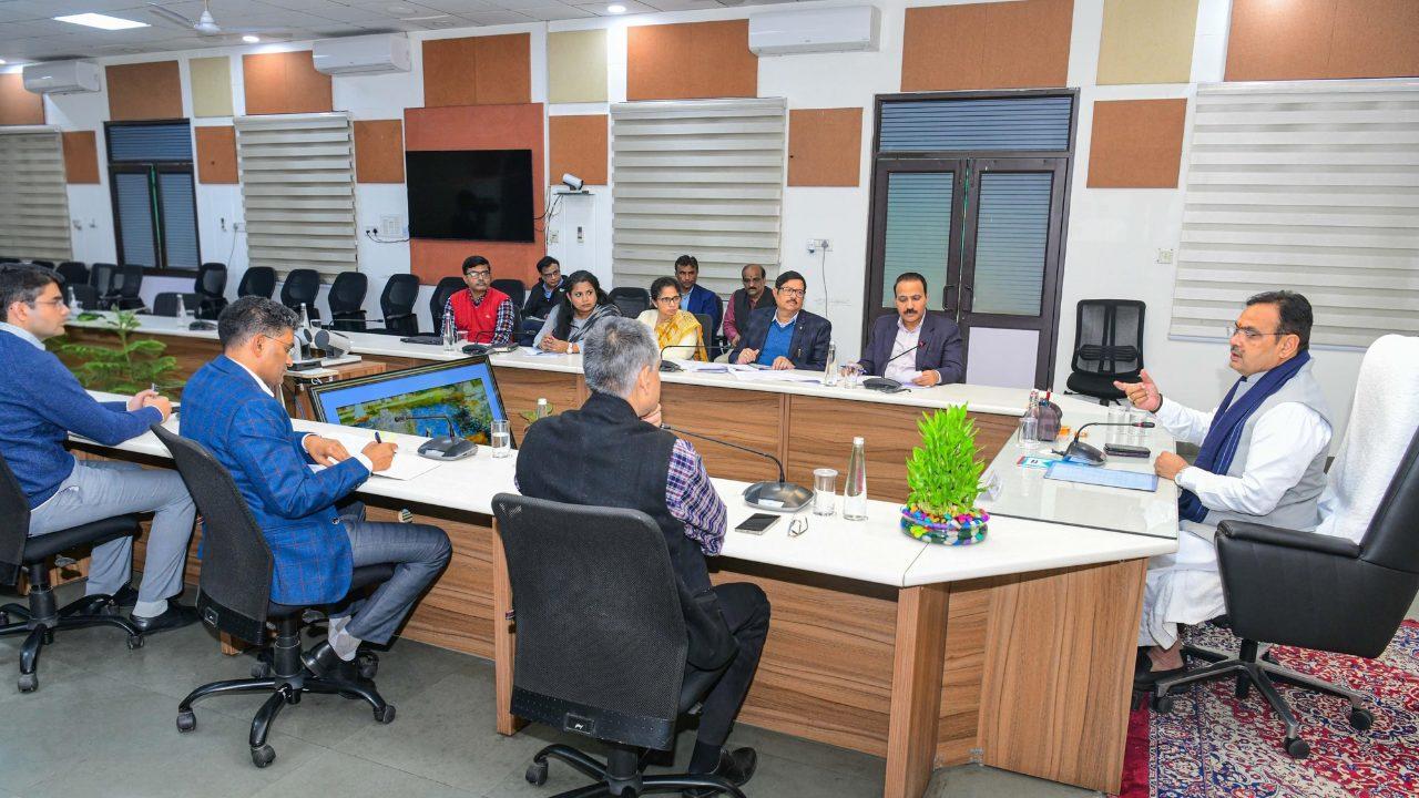 सीएम भजनलाल शर्मा ने वन एवं खान विभाग के अधिकारियों के साथ की बैठक, अरावली क्षेत्र में अवैध खनन पर रोकथाम के दिए निर्देश