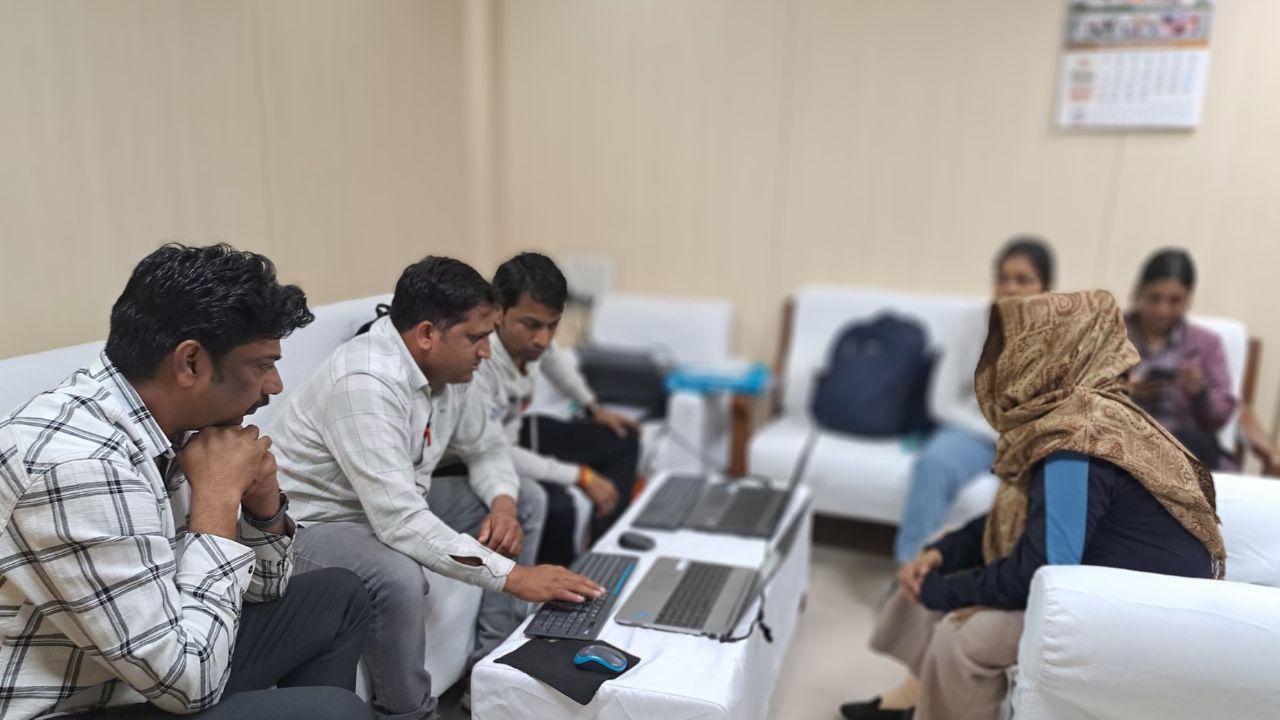 लोकायुक्त का बड़ा एक्शन, रिश्वत लेते महिला पुलिसकर्मी गिरफ्तार, SP ने किया सस्पेंड 