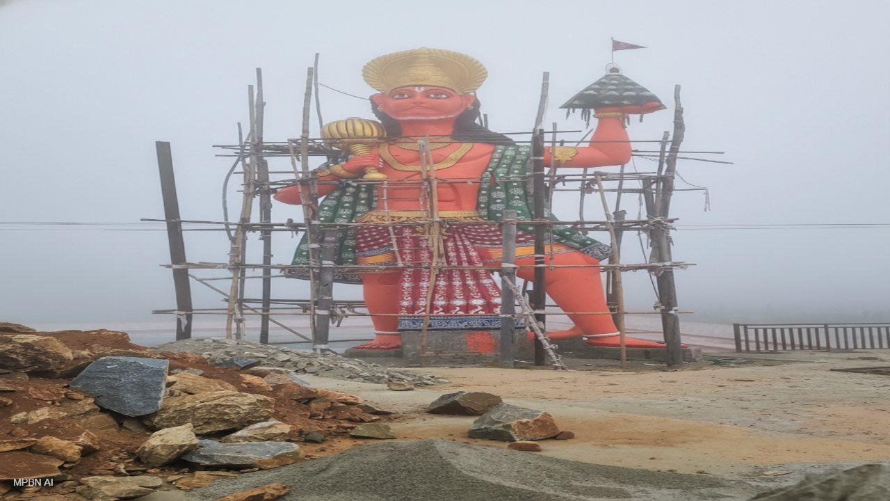 51 फीट ऊँची हनुमान प्रतिमा बनी श्रद्धा का केंद्र, सिंगरौली के वार्ड 45 नौगढ़ में उमड़ा जनविश्वास