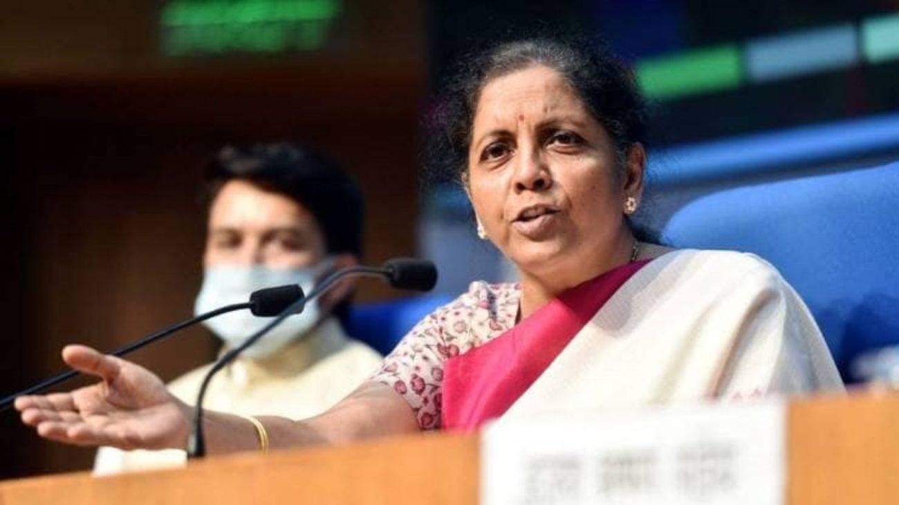 रुपए में हो रही गिरावट को लेकर वित्त मंत्री निर्मला सीतारमण ने दिया बड़ा बयान, कहा – ‘रुपए को अपना रास्ता खुद ढूंढना होगा’