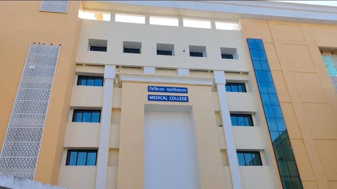 कौशाम्बी मेडिकल कॉलेज रैगिंग मामले में बड़ी कार्रवाई, MBBS के 97 छात्र निलंबित, 5-5 हजार का जुर्माना