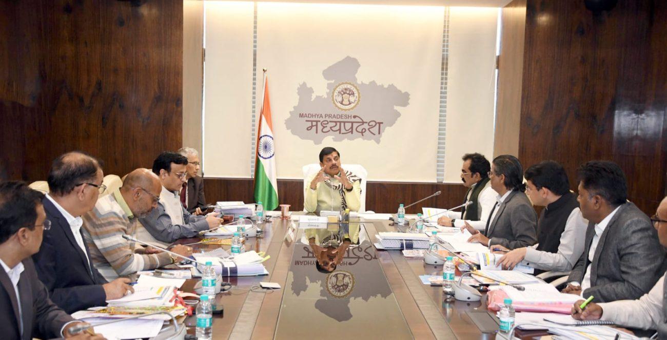 मुख्यमंत्री डॉ मोहन यादव ने ली PWD विभाग की समीक्षा बैठक, कहा “राष्ट्रीय स्तर के मानकों को ध्यान में रखते हुए विजन डॉक्यूमेंट तैयार किया जाएं”