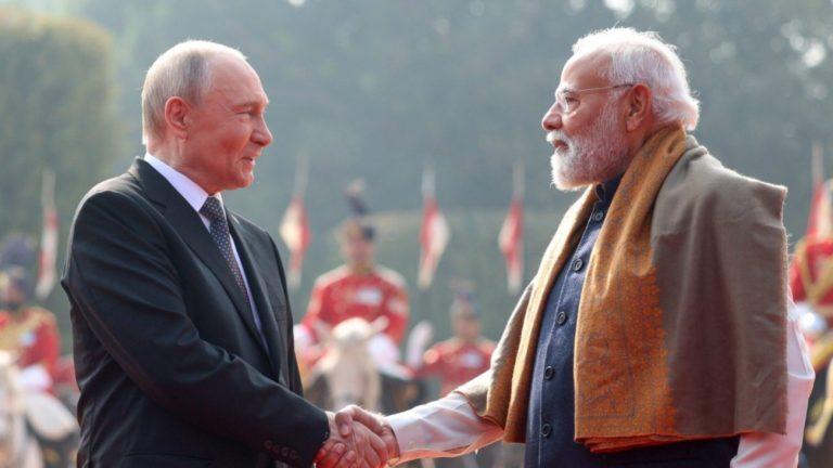 पुतिन का भारत दौरा: 2030 तक 100 अरब डॉलर व्यापार का लक्ष्य, ऊर्जा-रक्षा समेत 16 अहम समझौते, पढ़ें अहम बातें