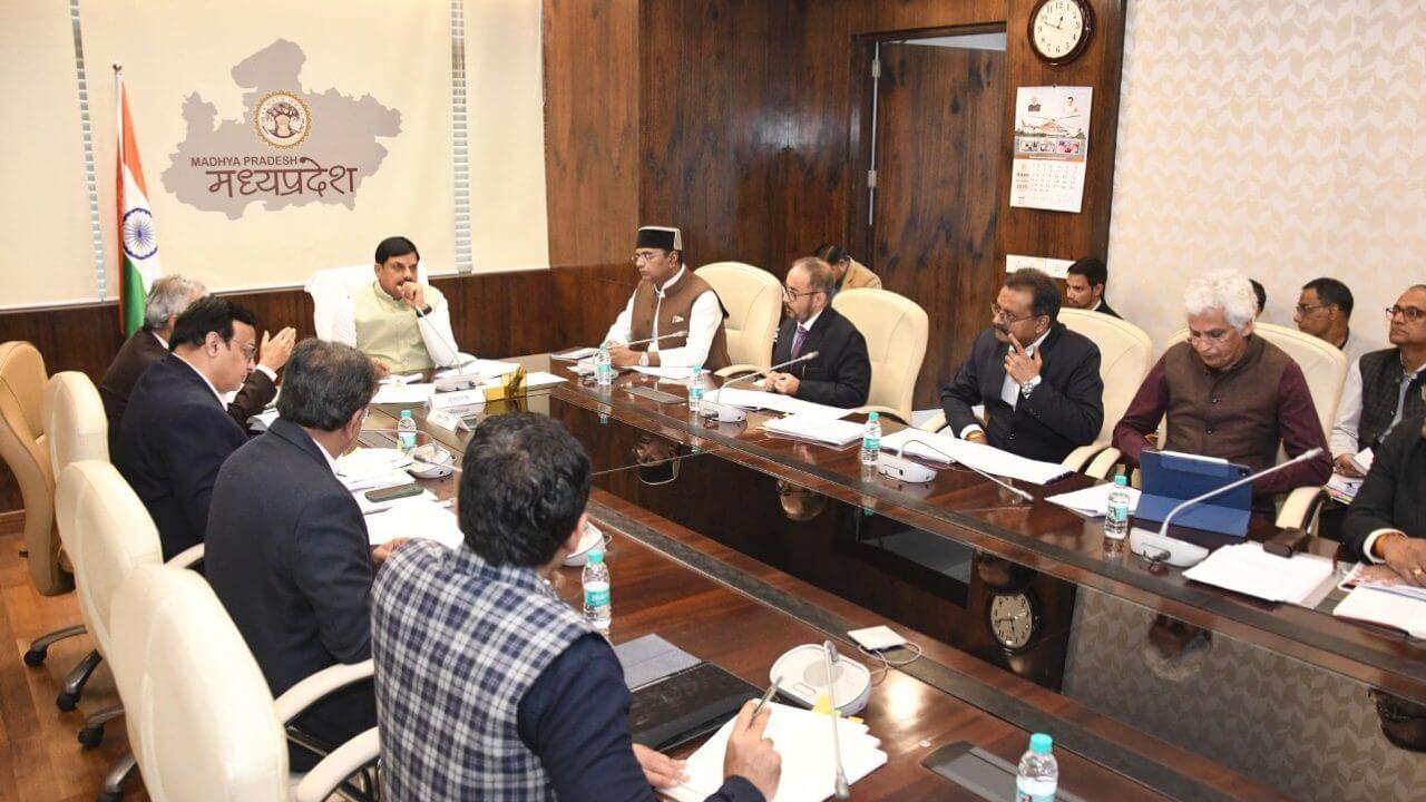 MP सरकार लाएगी OTS योजना: सहकारिता विभाग की समीक्षा बैठक में बड़े फैसले, विश्वास सारंग बोले “वन टाइम सेटलमेंट से डिफॉल्टर किसानों को मिलेगी राहत”