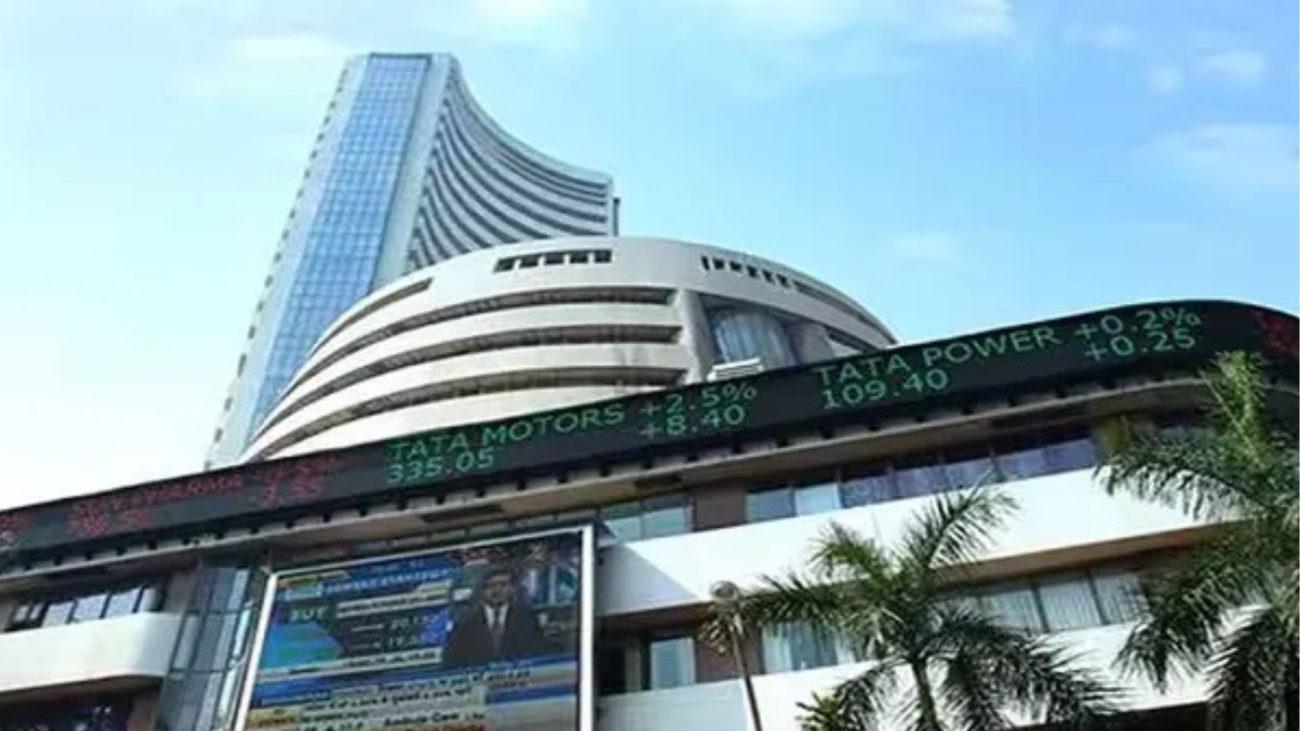 कैसा है आज भारतीय शेयर बाजार का कारोबार? मीडिया, मेटल और रियल्टी शेयर में बढ़त, IT में गिरावट