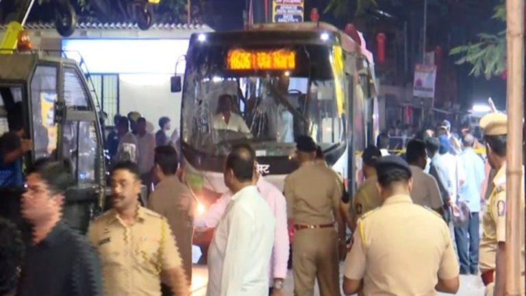 मुंबई के भांडुप में बड़ा हादसा, बस ने 13 पैदल यात्रियों को कुचला, 4 लोगों की मौत, 9 लोग गंभीर रूप से घायल हुए