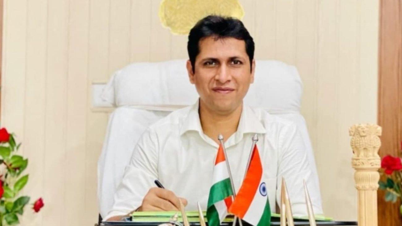 जनसुनवाई में गलत जानकारी देने पर पटवारी सस्पेंड, कलेक्टर बोले- नेताओं के दबाव में काम करने वाले नहीं चाहिए