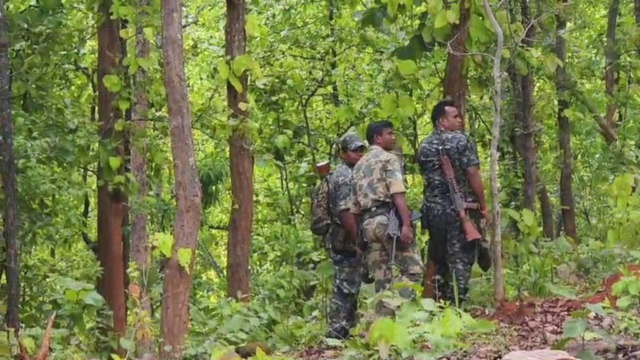 झारखंड: सारंडा के जंगल में भीषण मुठभेड़, 50 लाख के इनामी कमांडर समेत 10 नक्सलियों के मारे जाने की खबर