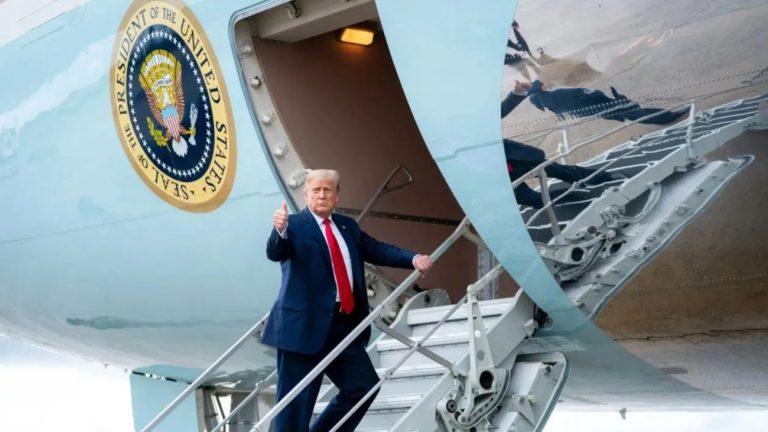दावोस जा रहे डोनाल्ड ट्रंप के विमान एयर फोर्स वन में तकनीकी खराबी, उड़ान भरते ही लौटा; यात्रा रद्द नहीं