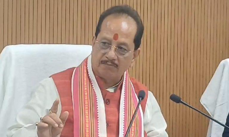 उपमुख्यमंत्री विजय सिन्हा की भूमाफियाओं को सीधी चेतावनी, बोले- ‘कफन बांधकर चलता हूं, कोई गलत करेगा तो बख्शा नहीं जाएगा’