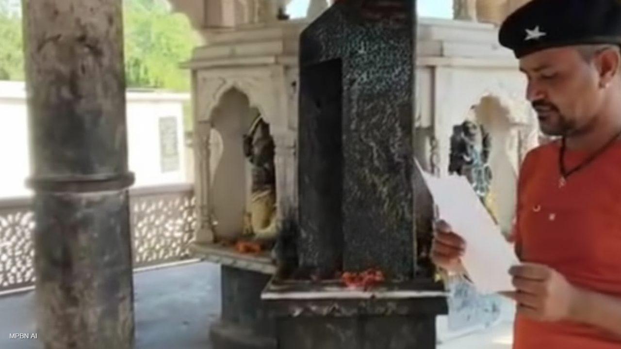 न कोर्ट, न सीएम हेल्पलाइन… 9 महीने बाद न्याय की तलाश में शनि मंदिर पहुंचा किसान, कार्रवाई न होने से उठे सवाल