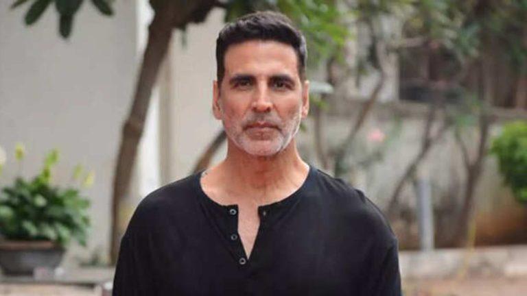 अक्षय कुमार के काफिले की सिक्योरिटी कार का एक्सीडेंट, ऑटो से टकराकर पलटी वैन, ड्राइवर घायल