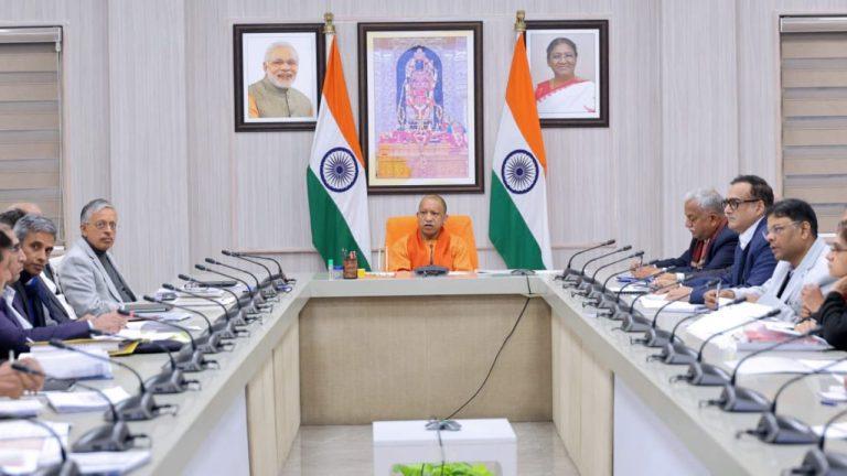 CM योगी का ‘प्रगति मॉडल’: फाइलों से बाहर निकलीं योजनाएं, यूपी अब ‘बॉटलनेक’ नहीं, ‘ब्रेकथ्रू स्टेट’