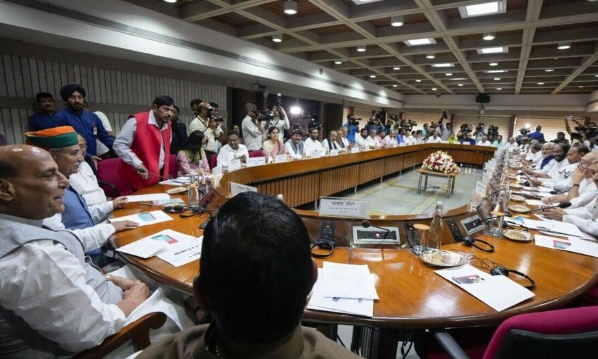 बजट सत्र 2026 से पहले सर्वदलीय बैठक, राष्ट्रपति के अभिभाषण से होगी सत्र की शुरुआत, सरकार ने सभी दलों से मांगा सहयोग