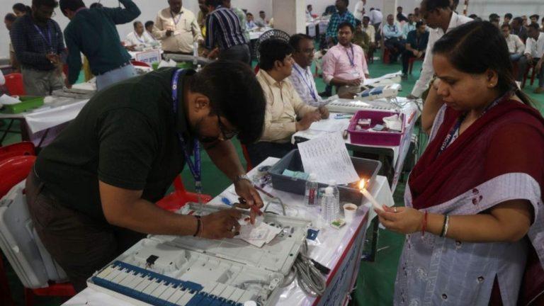 महाराष्ट्र नगर निकाय चुनाव: BMC समेत 29 महानगरपालिकाओं के लिए मतदान जारी, 3.48 करोड़ मतदाता तय करेंगे भविष्य