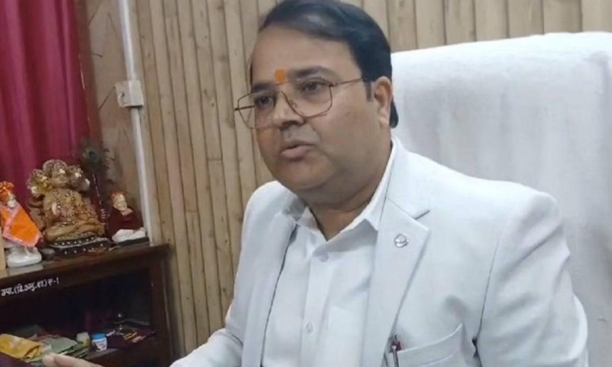 सीएम योगी के समर्थन में इस्तीफा देने वाले अयोध्या के GST डिप्टी कमिश्नर प्रशांत सिंह का यू-टर्न, वापस लिया त्यागपत्र