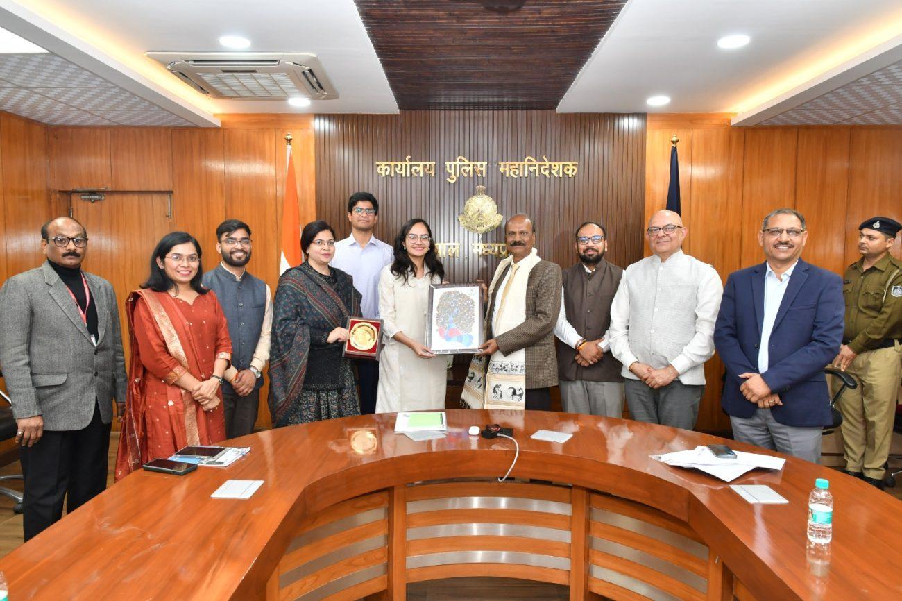 भारतीय विदेश सेवा के अधिकारियों ने की DGP कैलाश मकवाना से मुलाकात, समझें लोकसेवा के सूत्र