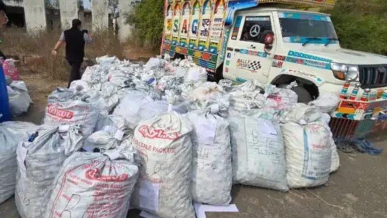 खंडवा: सुनसान कॉलोनी में क्लब हाउस की छत पर मिली अवैध पटाखा फैक्ट्री, 2 टन विस्फोटक जब्त, पूर्व कांग्रेस नेता का नाम