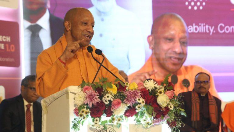 UP HealthTech Conclave: बोले CM योगी आदित्यनाथ “35 करोड़ लोगों का स्वास्थ्य केंद्र उत्तर प्रदेश बनेगा देश का सबसे बड़ा हेल्थकेयर और मेडिकल टेक्नोलॉजी हब”