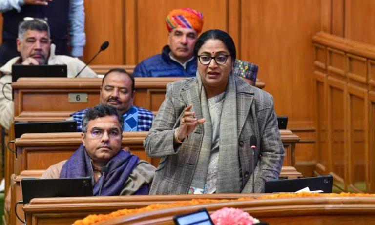 दिल्ली विधानसभा का शीतकालीन सत्र: सदन में भावुक हुईं मुख्यमंत्री रेखा गुप्ता, AAP पर लगाए गंभीर आरोप