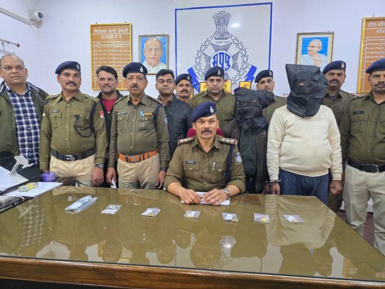 MP रेलवे पुलिस ने ट्रेनों में चोरी और रेलवे संपत्ति चुराने वाले आरोपियों को किया गिरफ्तार, 24 लाख रूपए से अधिक का माल बरामद