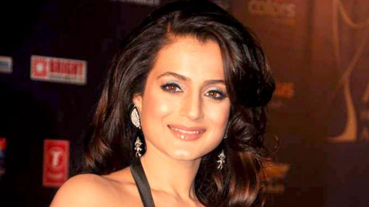 50 की उम्र में अमीषा पटेल को मिला मिस्टर परफेक्ट, जानें किसके प्यार में पड़ी एक्ट्रेस