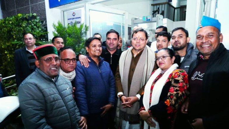 उत्तराखंड: ‘समान काम-समान वेतन’ पर कैबिनेट की मुहर, उपनल कर्मचारियों ने CM धामी से मिलकर जताया आभार
