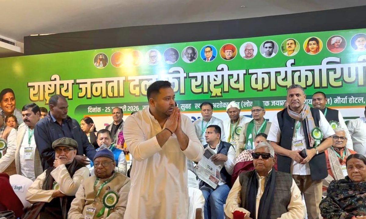 पटना में RJD की अहम बैठक, तेजस्वी यादव को बनाया गया पार्टी का कार्यकारी अध्यक्ष, मीसा भारती ने दी शुभकामनाएं