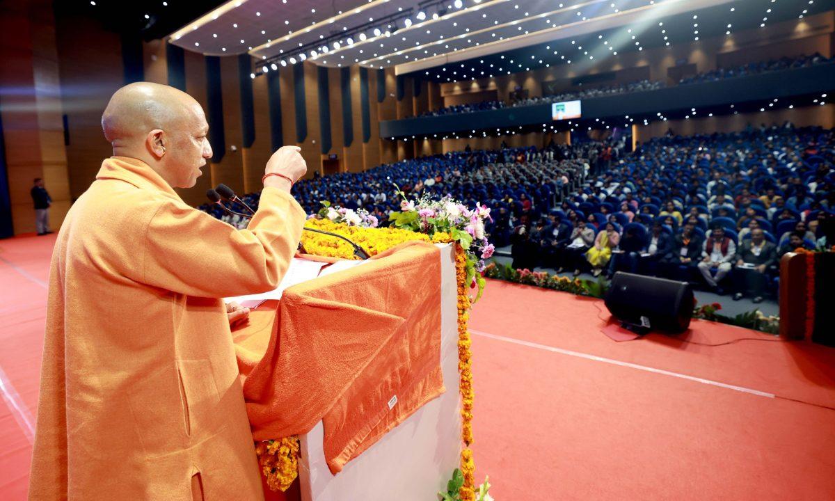 मुख्यमंत्री योगी का बड़ा तोहफा, 18 लाख से ज्यादा छात्र-छात्राओं के बैंक खातों में ट्रांसफर की छात्रवृत्ति